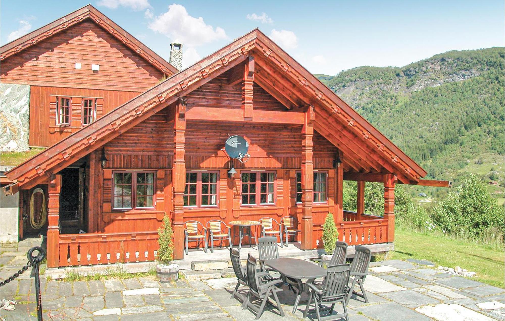 Beautiful Home In Sogndal With House Sea View Svidalen エクステリア 写真
